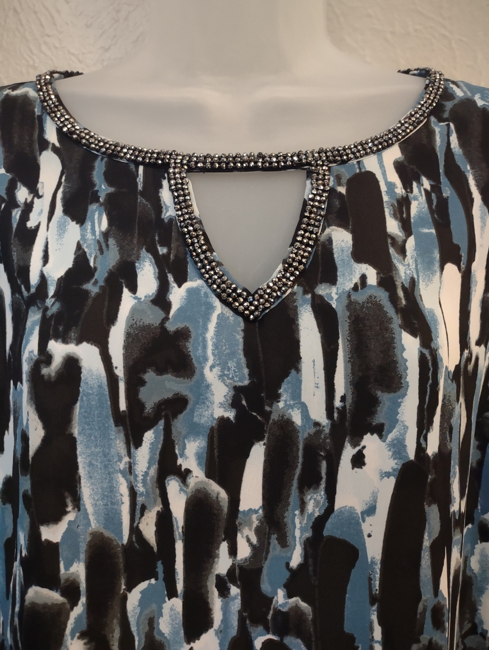 Juicy Couture Blue Abstract Print Rhinestone Keyhole Bell Sleeve Blouse Large - Picture 6 of 13